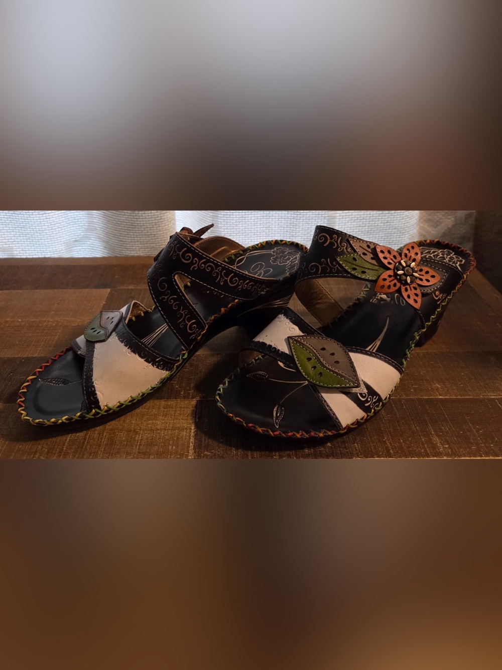 Elite by Corkys Kalua floral leather wedge sandals size 7